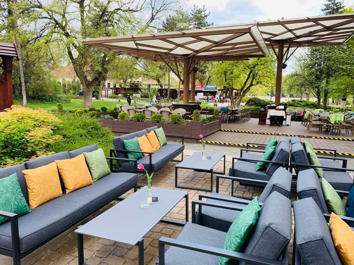 Villa Hotel 데브레첸 외부 사진