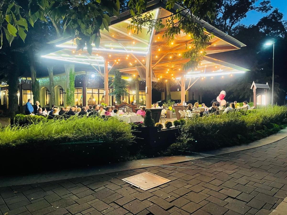 Villa Hotel 데브레첸 외부 사진