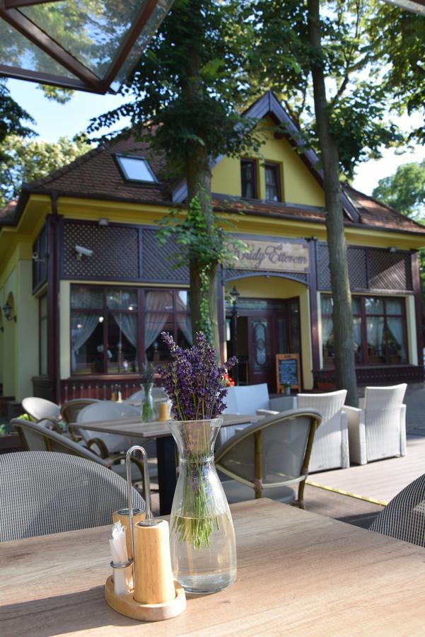 Villa Hotel 데브레첸 외부 사진